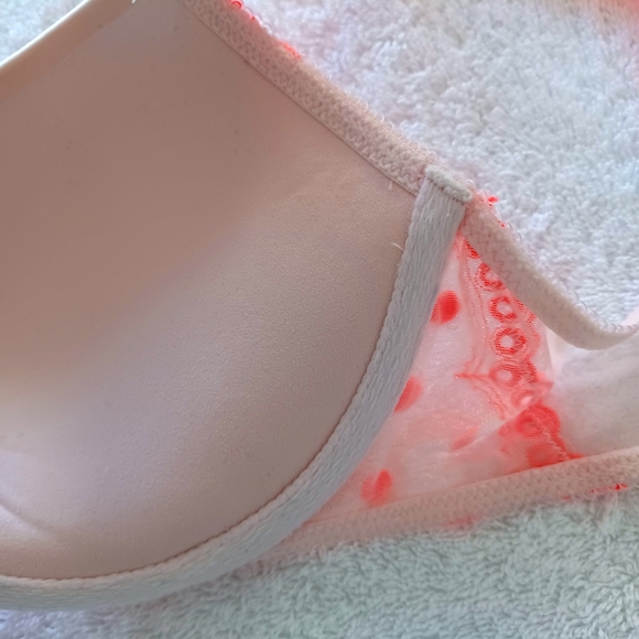 Victoria's Secret Push Up Padded Bra, Size 32D - Picture 11 of 16